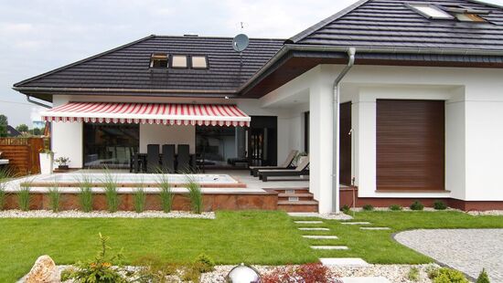 
										Terraszonneschermen voor alle weersomstandigheden
																						